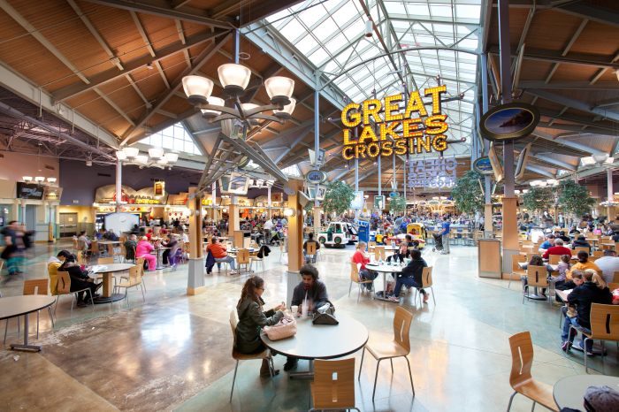 Vans outlet sales great lakes crossing